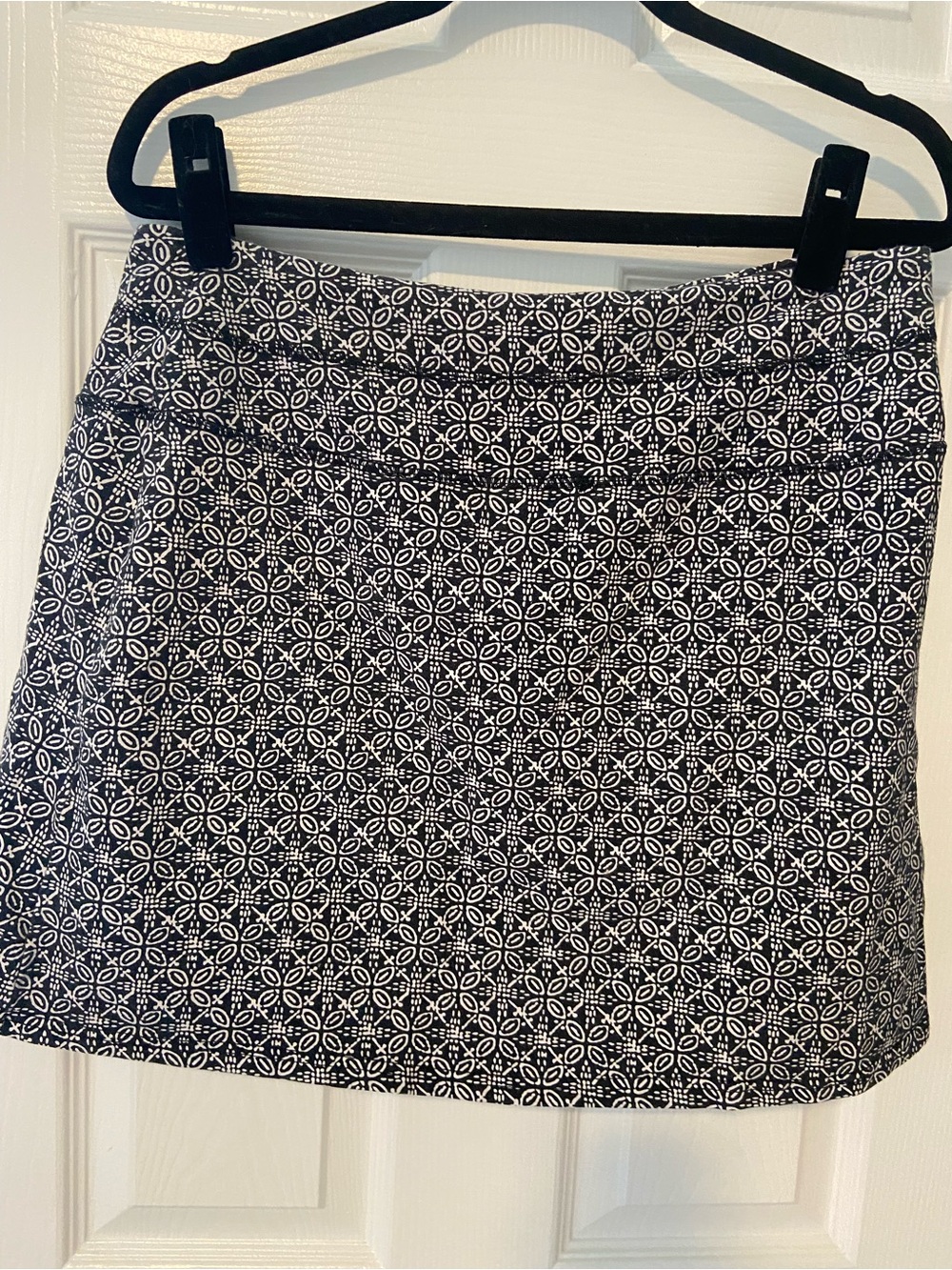 🍀5for$25🍀Black and White Geometric A-Line Skort